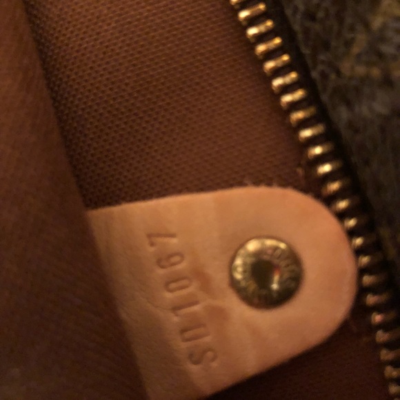 SOLD!🎉💕Louis Vuitton Speedy 30 with lock, keys. - Picture 6 of 8